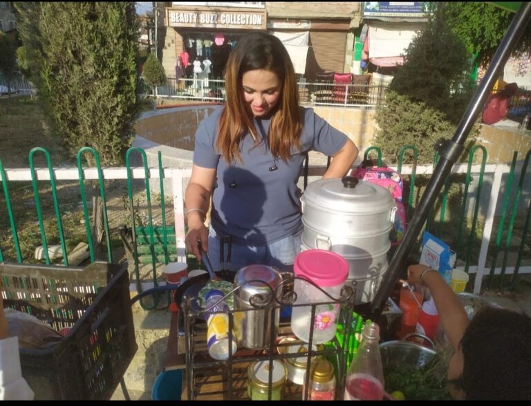 aysha tea stal m
